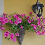 Couette-café Adriana 4*